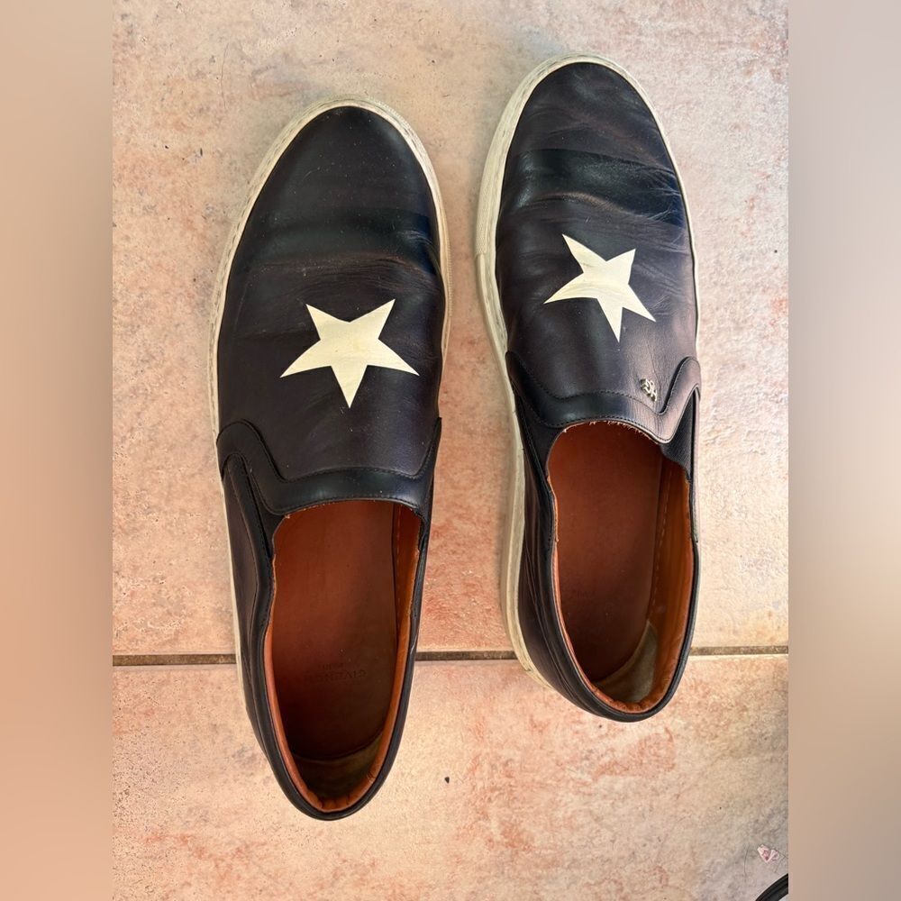 Givenchy Star Printed Leather Slip On Sneakers big logo shoes driving loafers